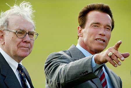 Arnold Schwarzenegger and financier Warren Buffett, the second richest man in America, conference of world business leaders, Buckinghamshire, England, September 23, 2002.